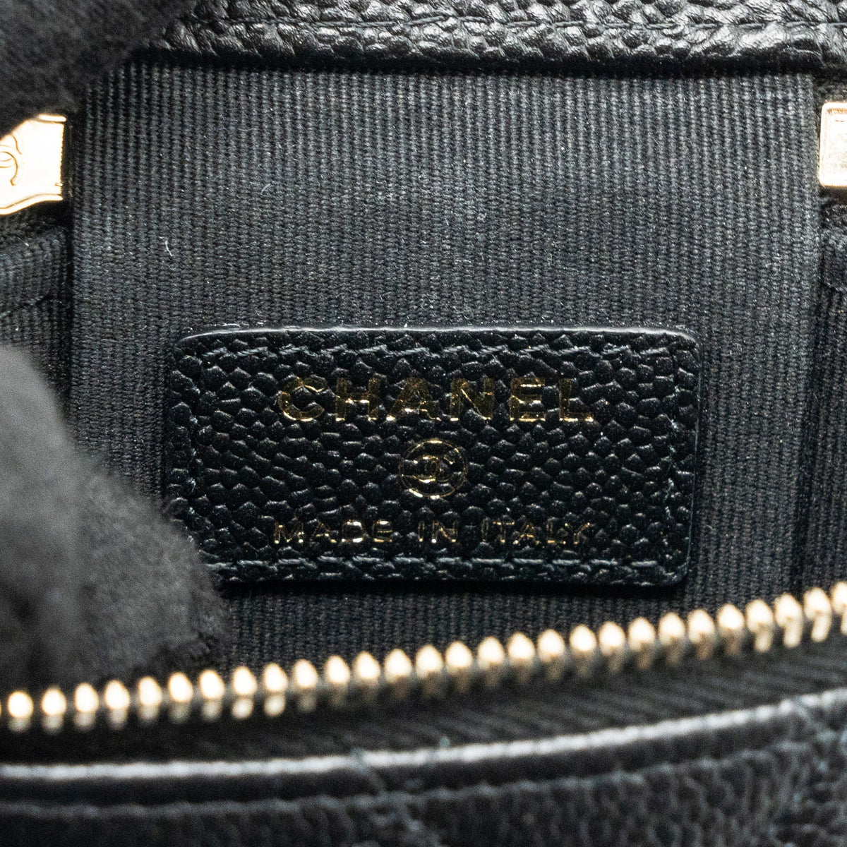 CHANEL VANITY CASE WITH DETAILED CHAIN CAVIAR BLACK LGHW