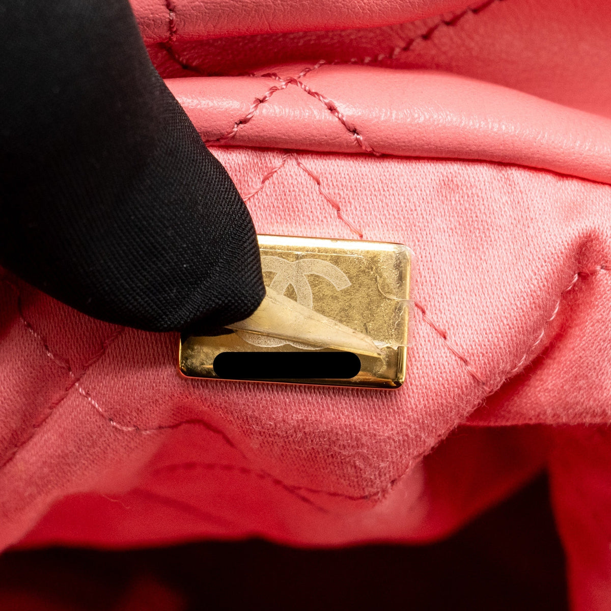 Chanel Medium 22 Bag Calfskin Pink GHW (Microchip)
