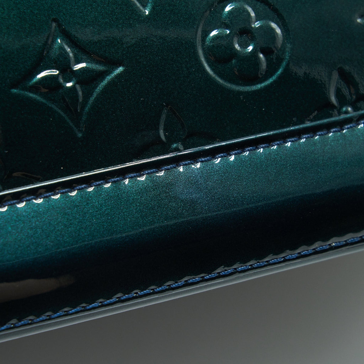 LOUIS VUITTON ALMA PM IN PATENT FORREST GREEN