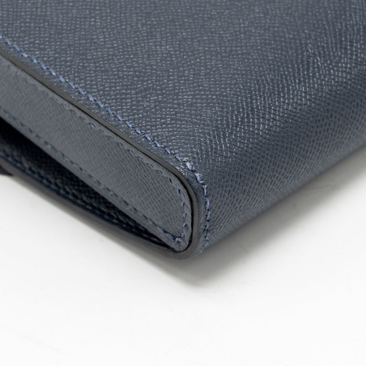 HERMES Charniere to go pouch Madame Blue Nuit GHW
