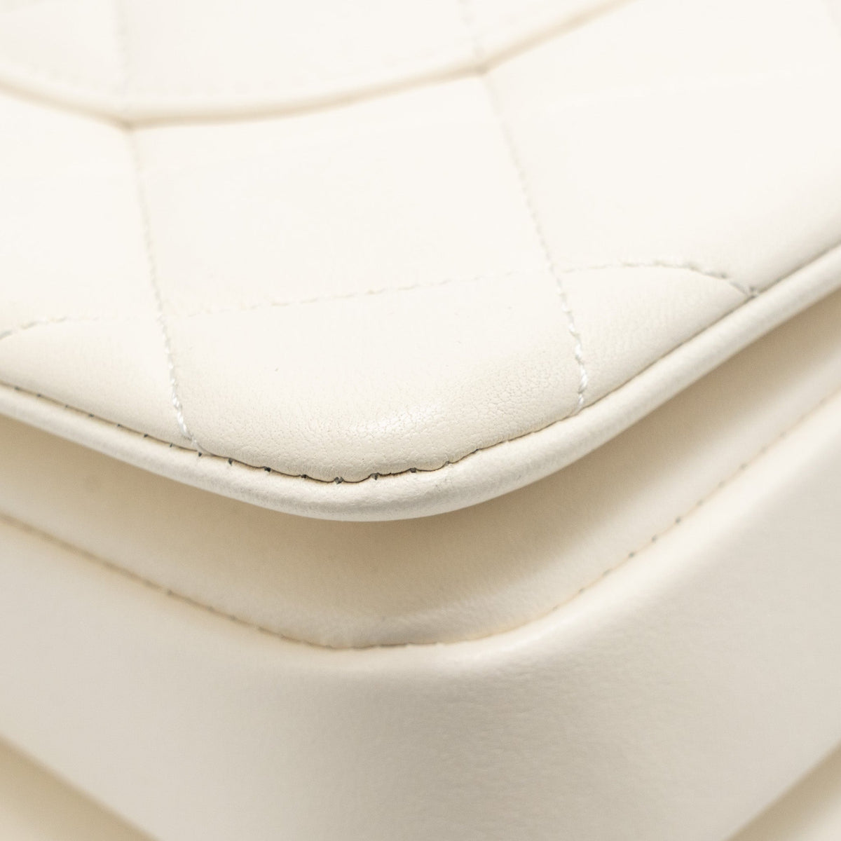 CHANEL TOP HANDLE TRENDY CC FLAP BAG LAMBSKIN WHITE RGHW (MICROCHIP)