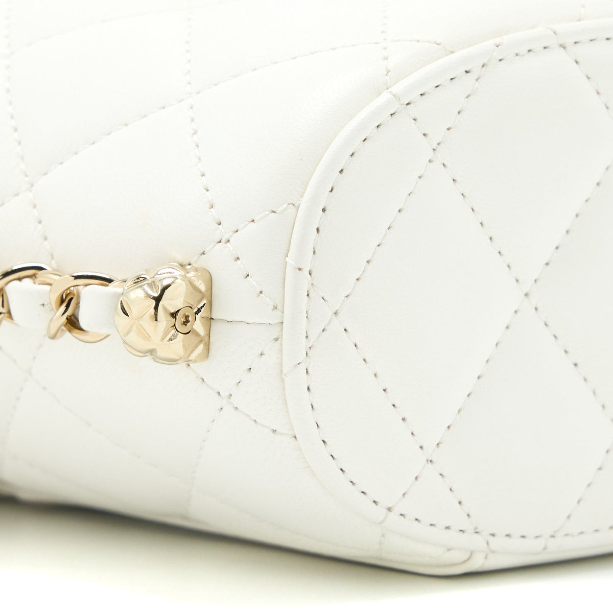CHANEL SMALL VANITY CASE LAMBSKIN WHITE LGHW (MICROCHIP)
