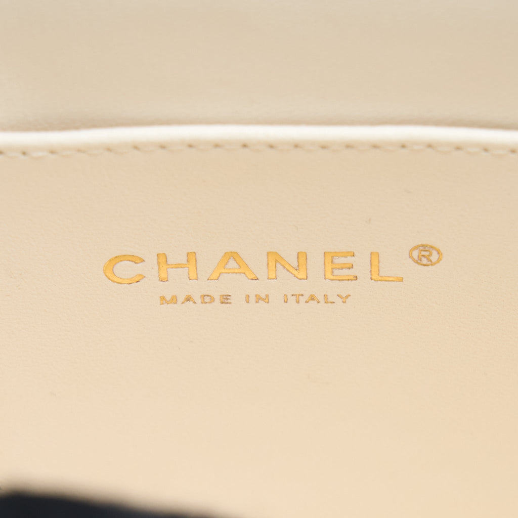 CHANEL SMALL VANITY CASE LAMBSKIN WHITE LGHW (MICROCHIP)