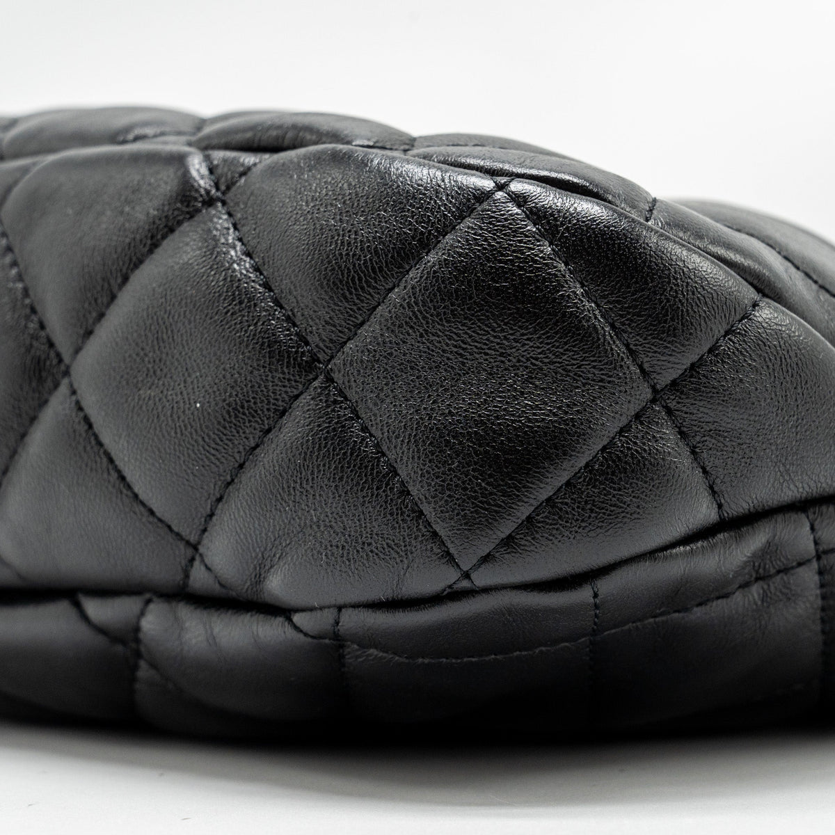 CHANEL 22K HOBO SHOULDER BAG LAMBSKIN BLACK GHW (MICROCHIP)