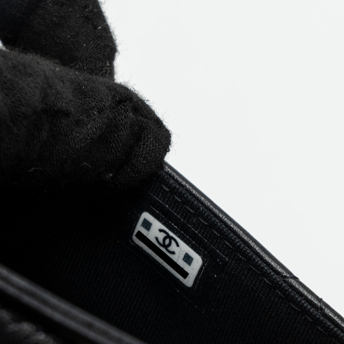 CHANEL 19 FLAP CARD HOLDER LAMBSKIN BLACK GHW (MICROCHIP)