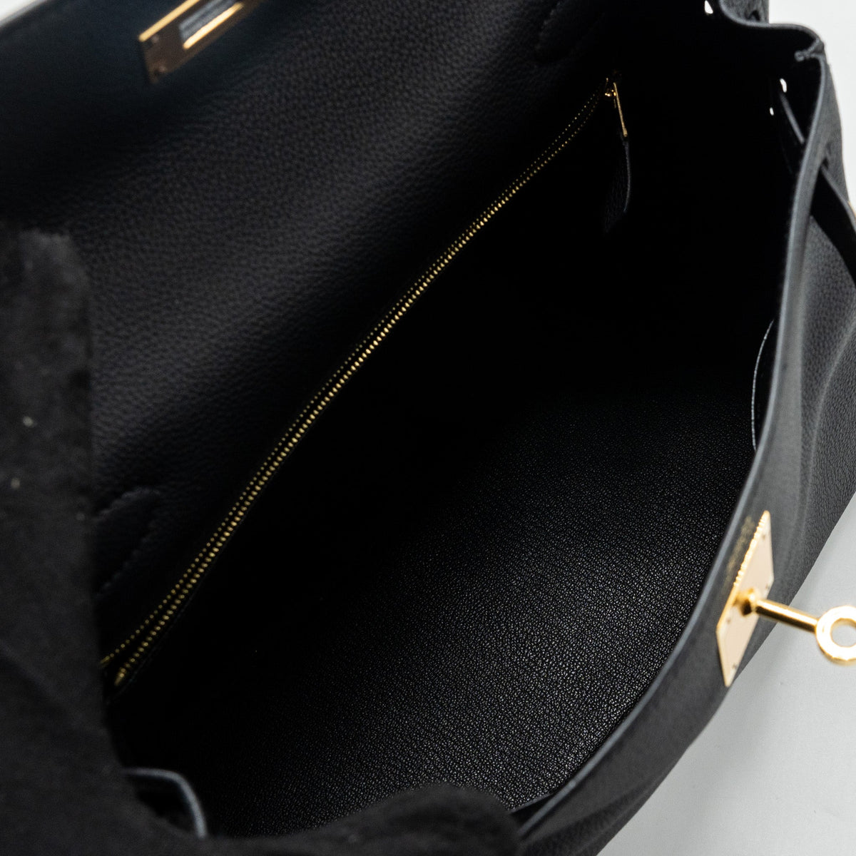 Hermes Kelly 28 Togo Black GHW