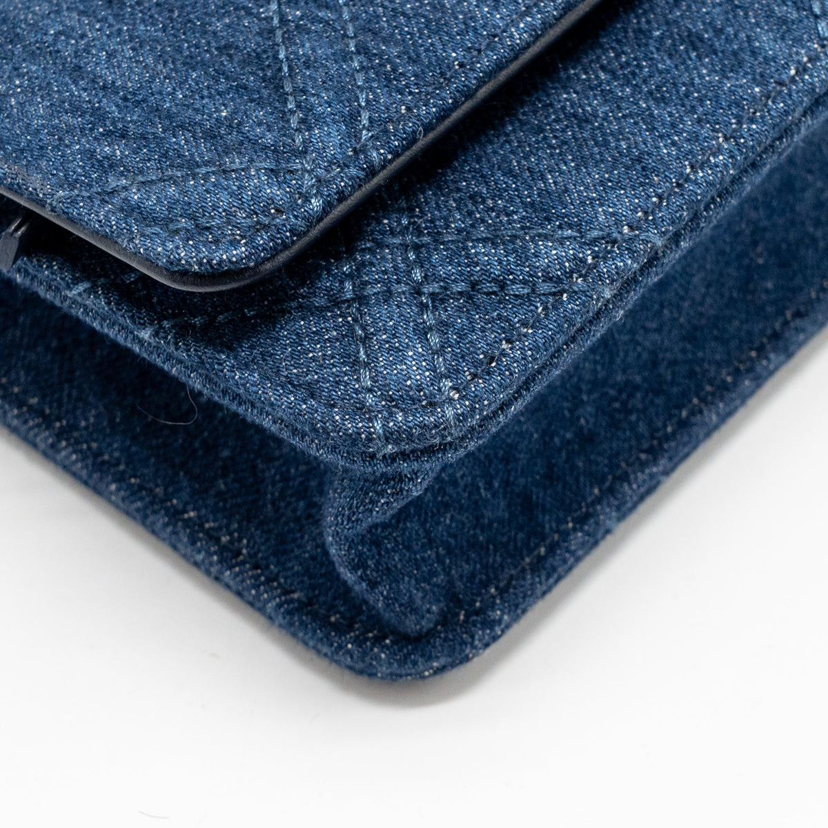 CHANEL 19 WALLET ON CHAIN DENIM DARK BLUE MULTICOLOUR HARDWARE (MICROCHIP)