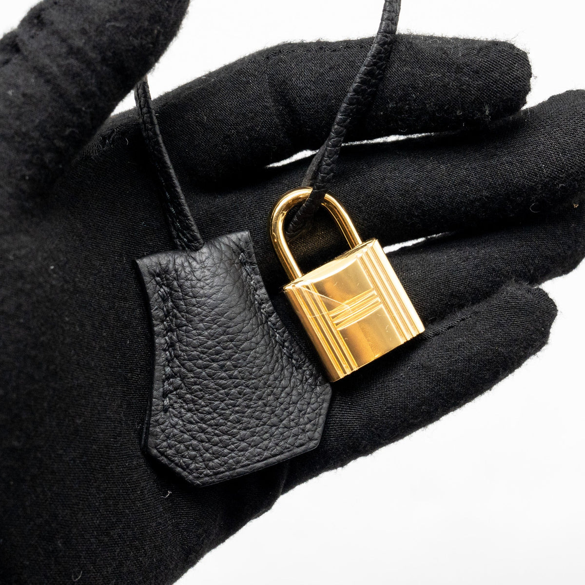 Hermes Kelly 28 Togo Black GHW