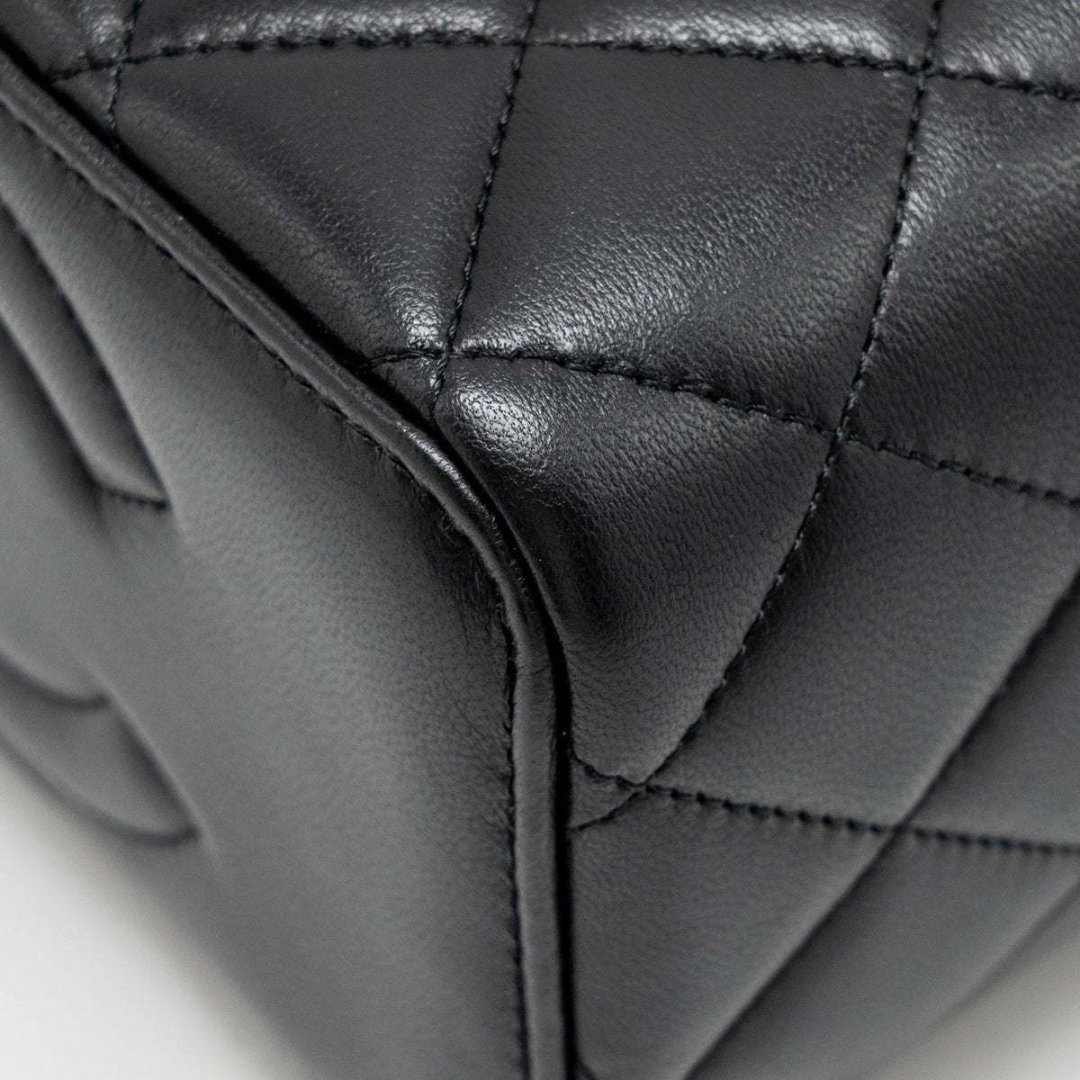 CHANEL TOP HANDLE LONG VANITY LAMBSKIN BLACK GHW(MICROCHIP)