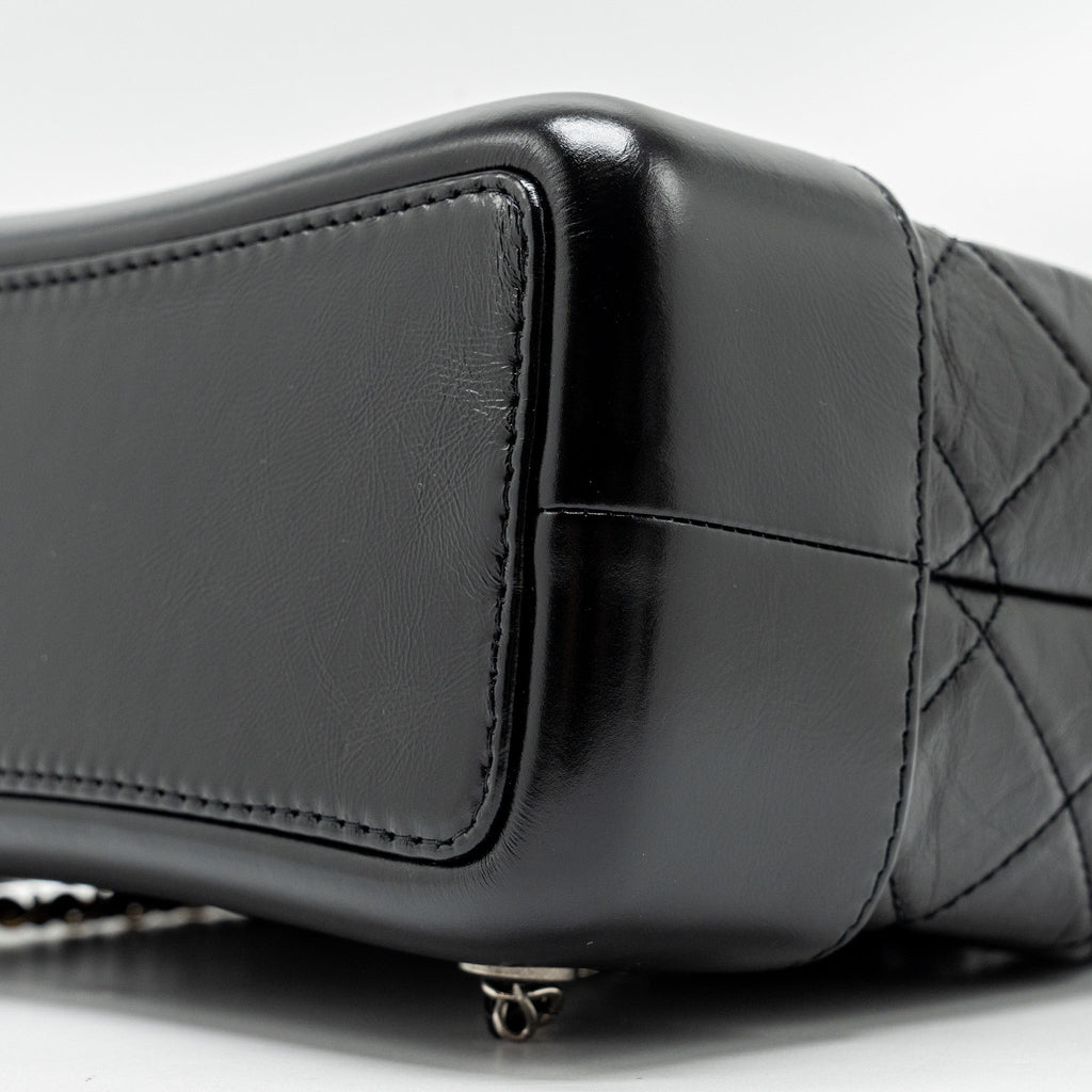 CHANEL SMALL GABRIELLE BACKPACK AGED CALFSKIN BLACK MULTICOLOUR COLOUR HARDWARE (MICROCHIP)