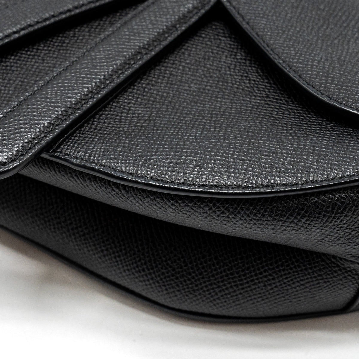 DIOR MEDIUM SADDLE GRAINED CALFSKIN BLACK GHW