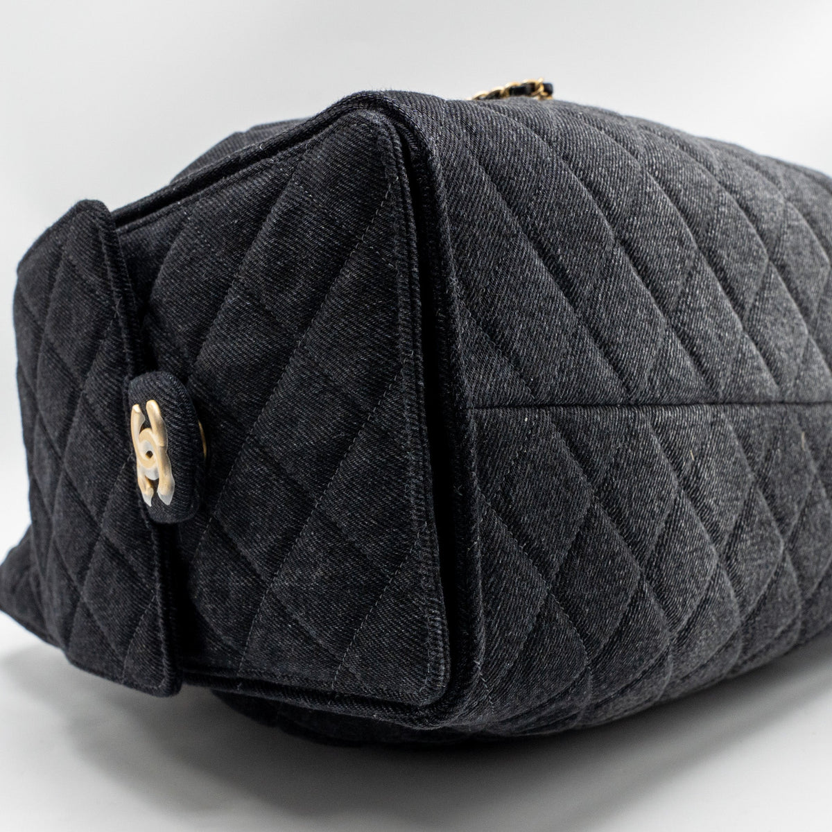 CHANEL 25 MEDIUM HANDBAG WASHED DENIM BLACK GHW (MICROCHIP)