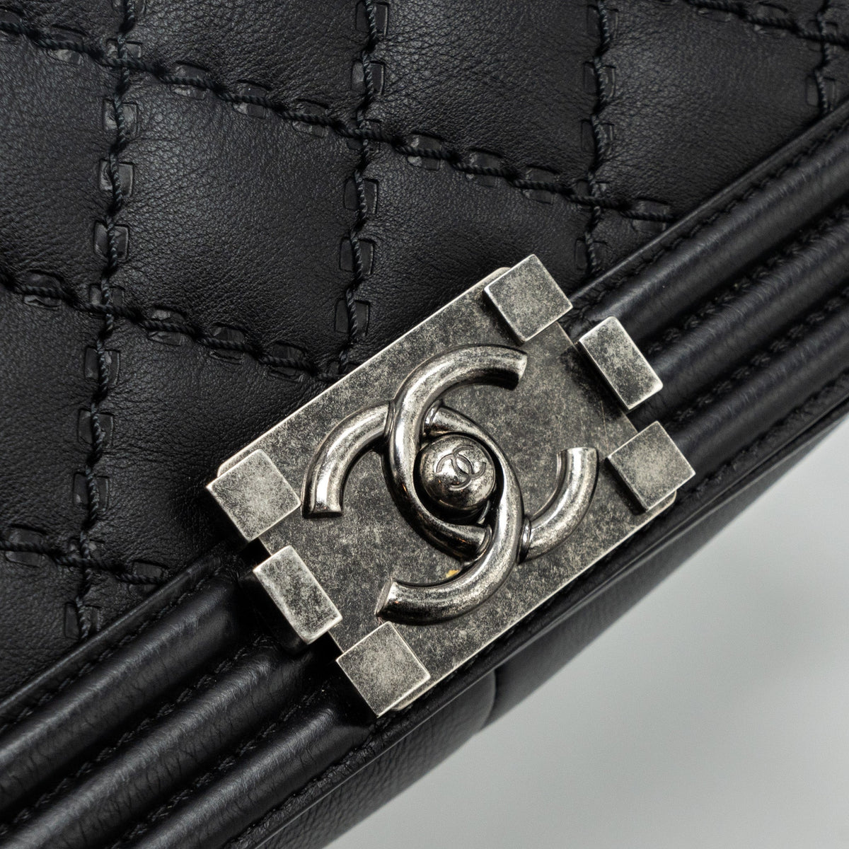 CHANEL MEDIUM BOY BAG CALFSKIN BLACK RUTHENIUM HARDWARE