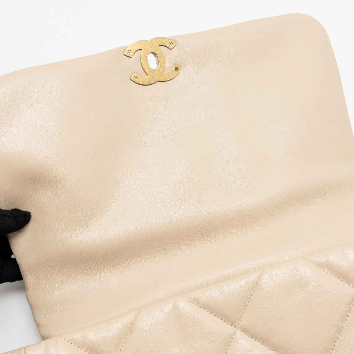 CHANEL MAXI 19 BAG GOATSKIN BEIGE MULTICOLOR HARDWARE