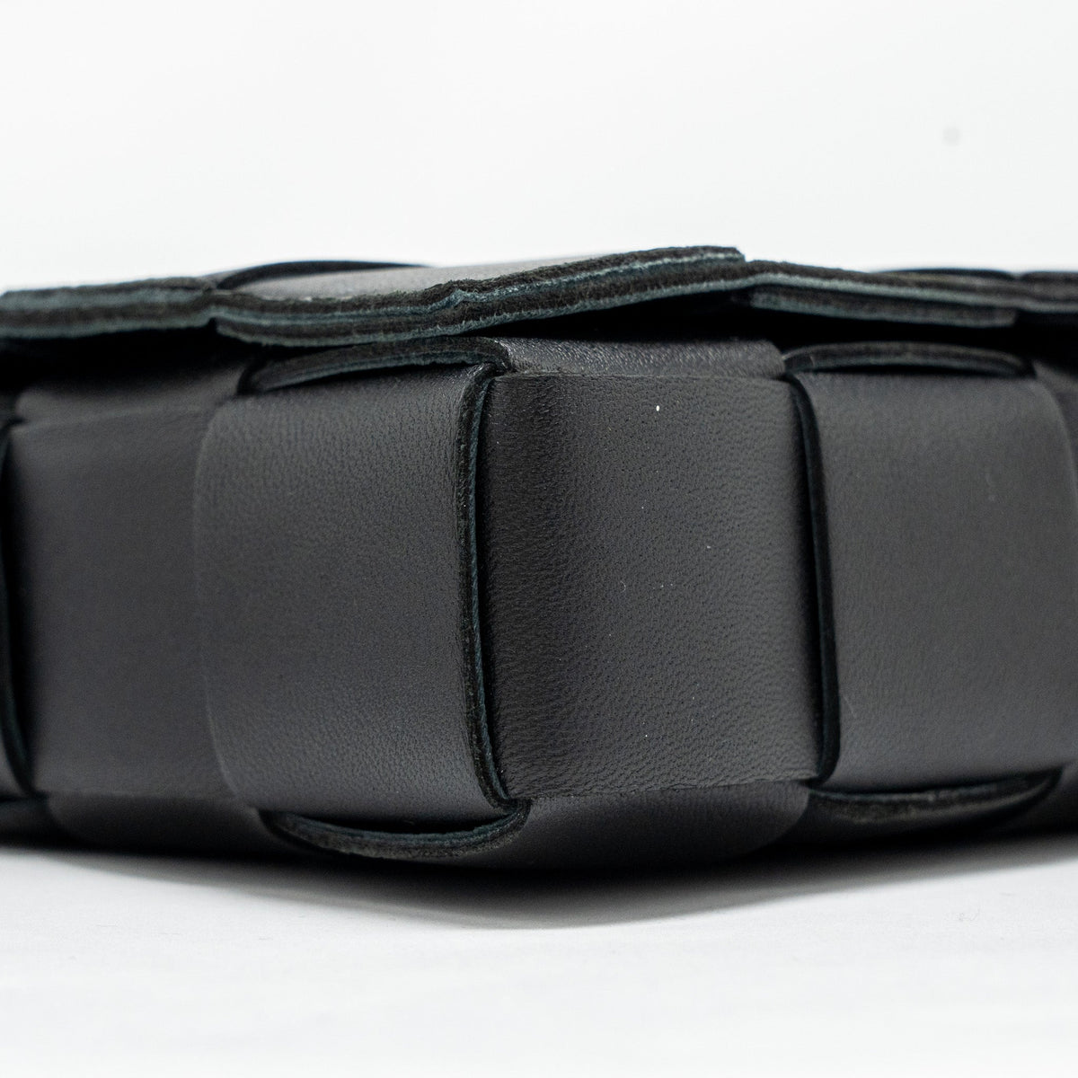BOTTEGA VENETA SMALL CASSETTE BAG LAMBSKIN BLACK GHW