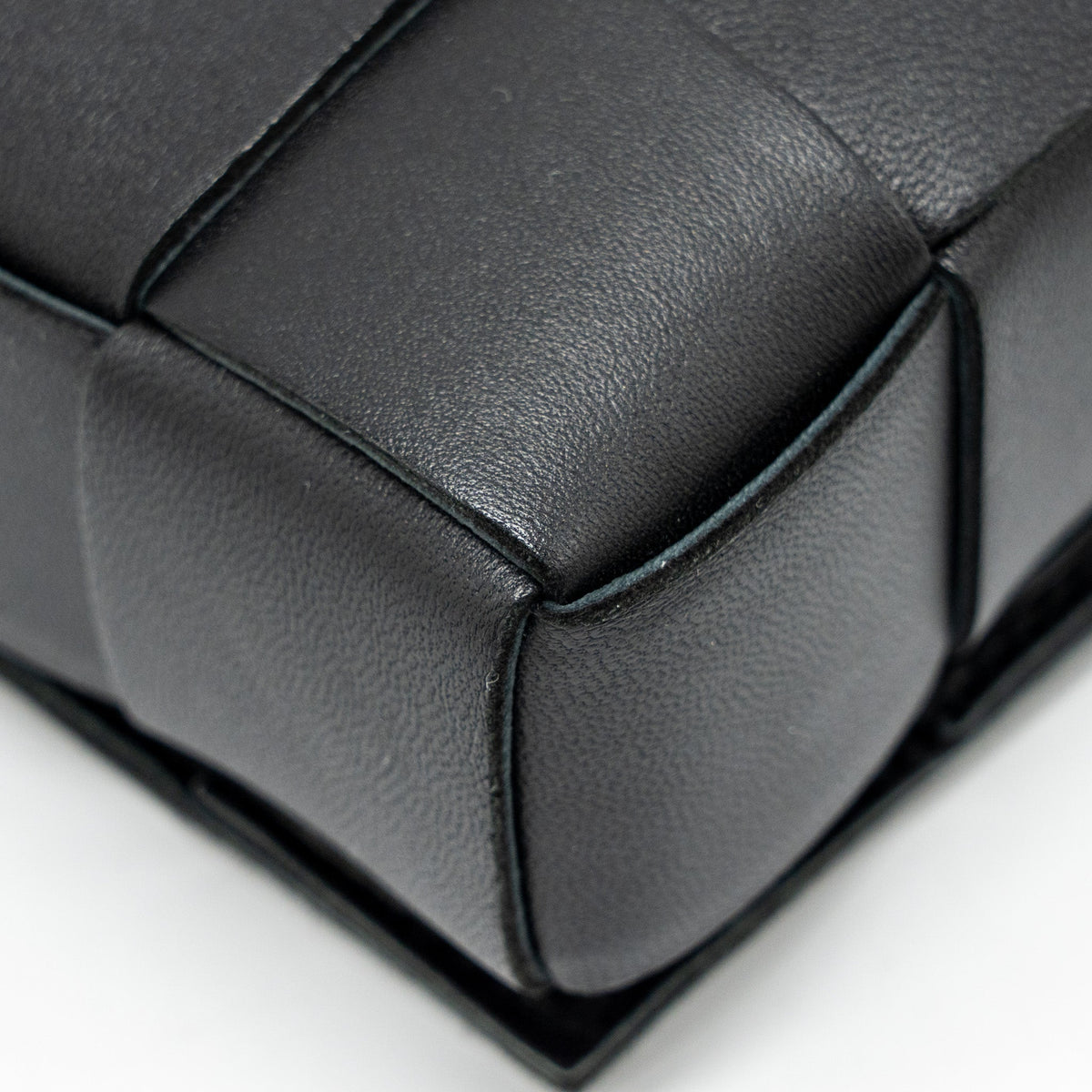 BOTTEGA VENETA SMALL CASSETTE BAG LAMBSKIN BLACK GHW