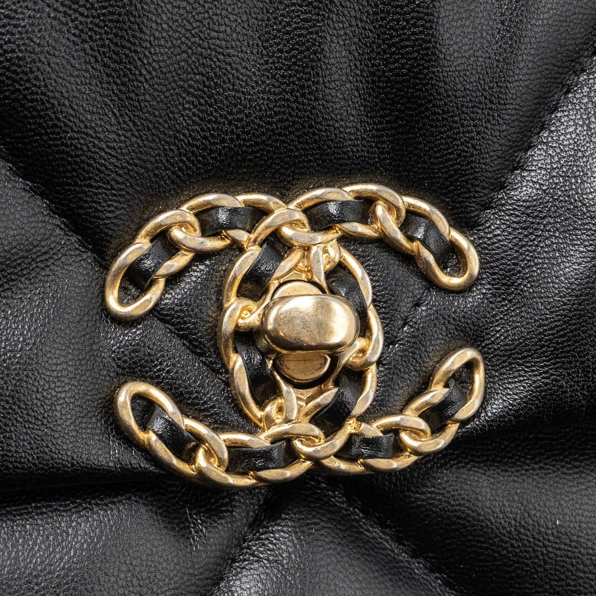 CHANEL MEDIUM 19 BAG GOATSKIN BLACK MULTICOLOUR HARDWARE
