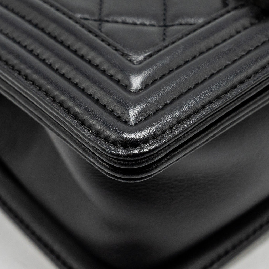 CHANEL SMALL BOY BAG CALFSKIN BLACK RUTHENIUM HARDWARE (MICROCHIP)