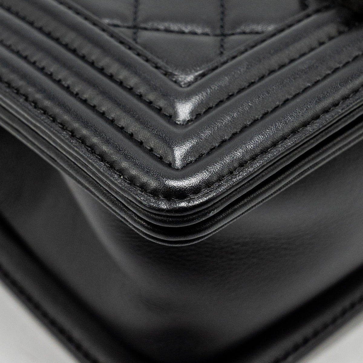 CHANEL SMALL BOY BAG CALFSKIN BLACK RUTHENIUM HARDWARE (MICROCHIP)