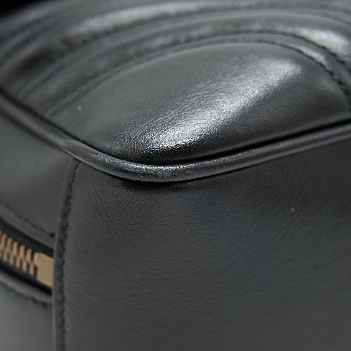 GUCCI GG MARMONT MATELASSÉ SHOULDER BAG BLACK