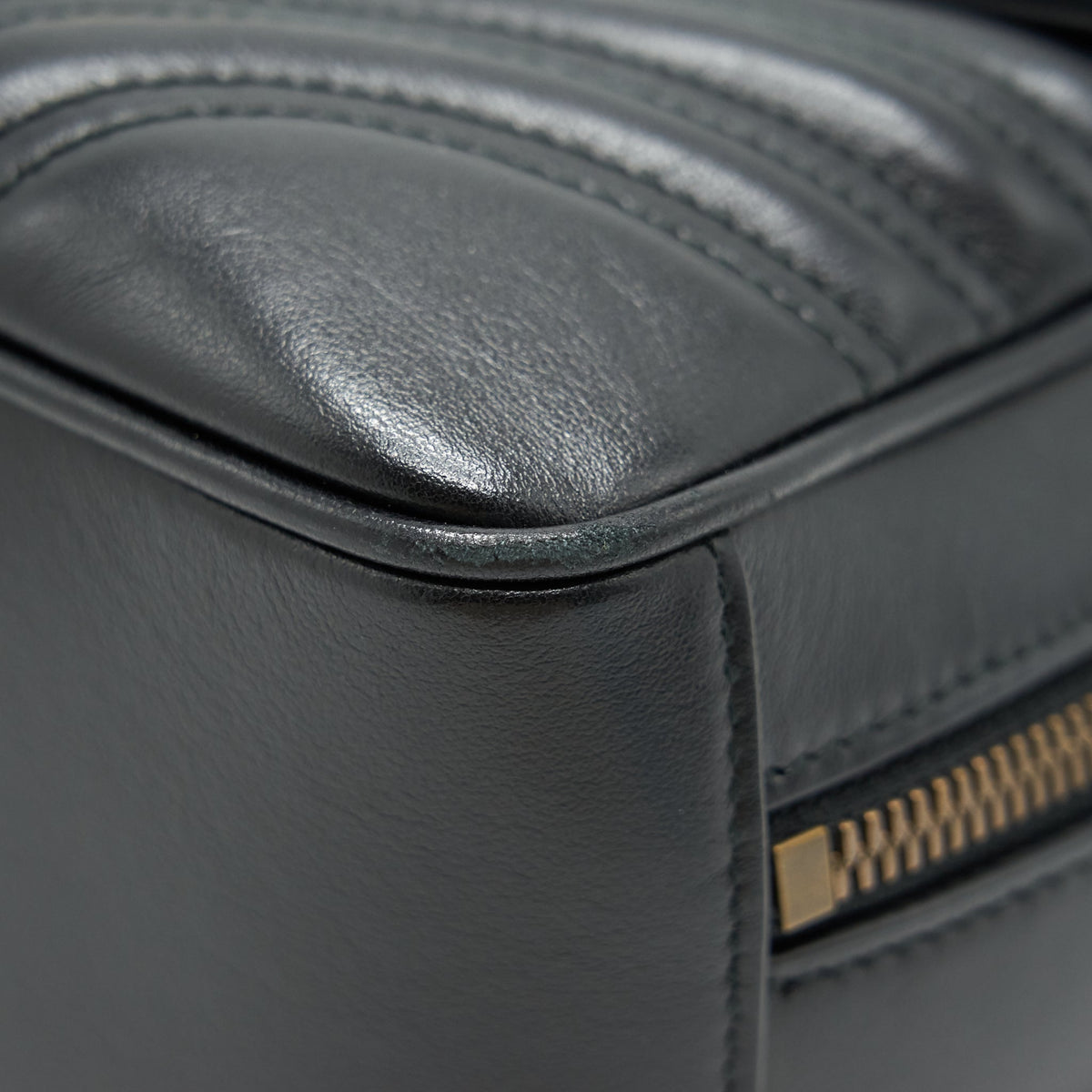 GUCCI GG MARMONT MATELASSÉ SHOULDER BAG BLACK