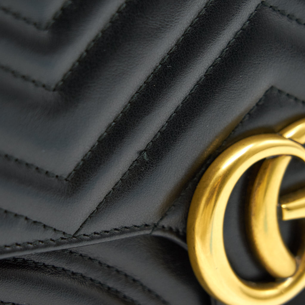 GUCCI GG MARMONT MATELASSÉ SHOULDER BAG BLACK