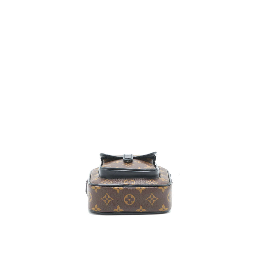 LOUIS VUITTON CROSS BODY CAMERA BAG MONOGRAM