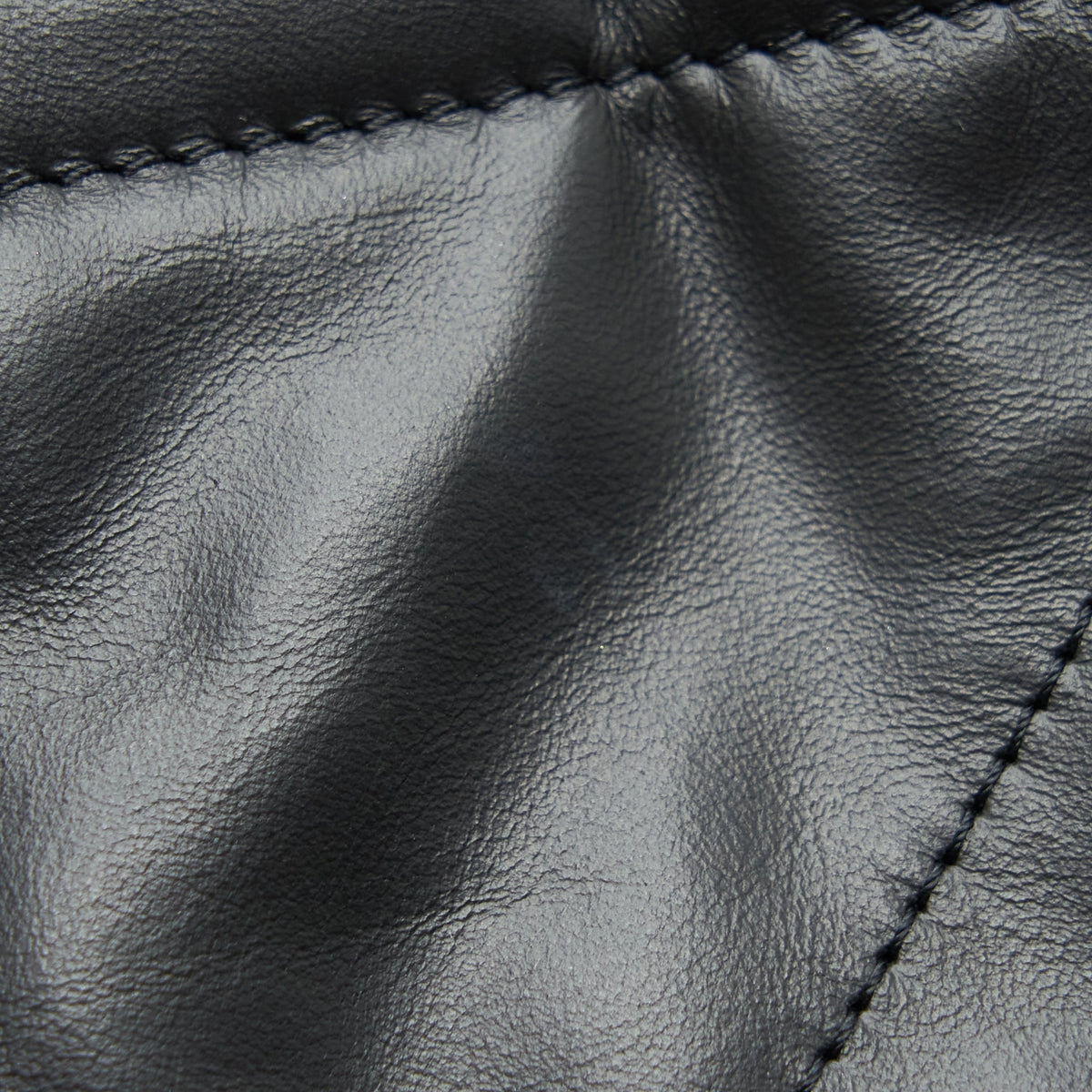 CHANEL 22 HANDBAG SHINY CALFSKIN BLACK GHW (MICROCHIP)