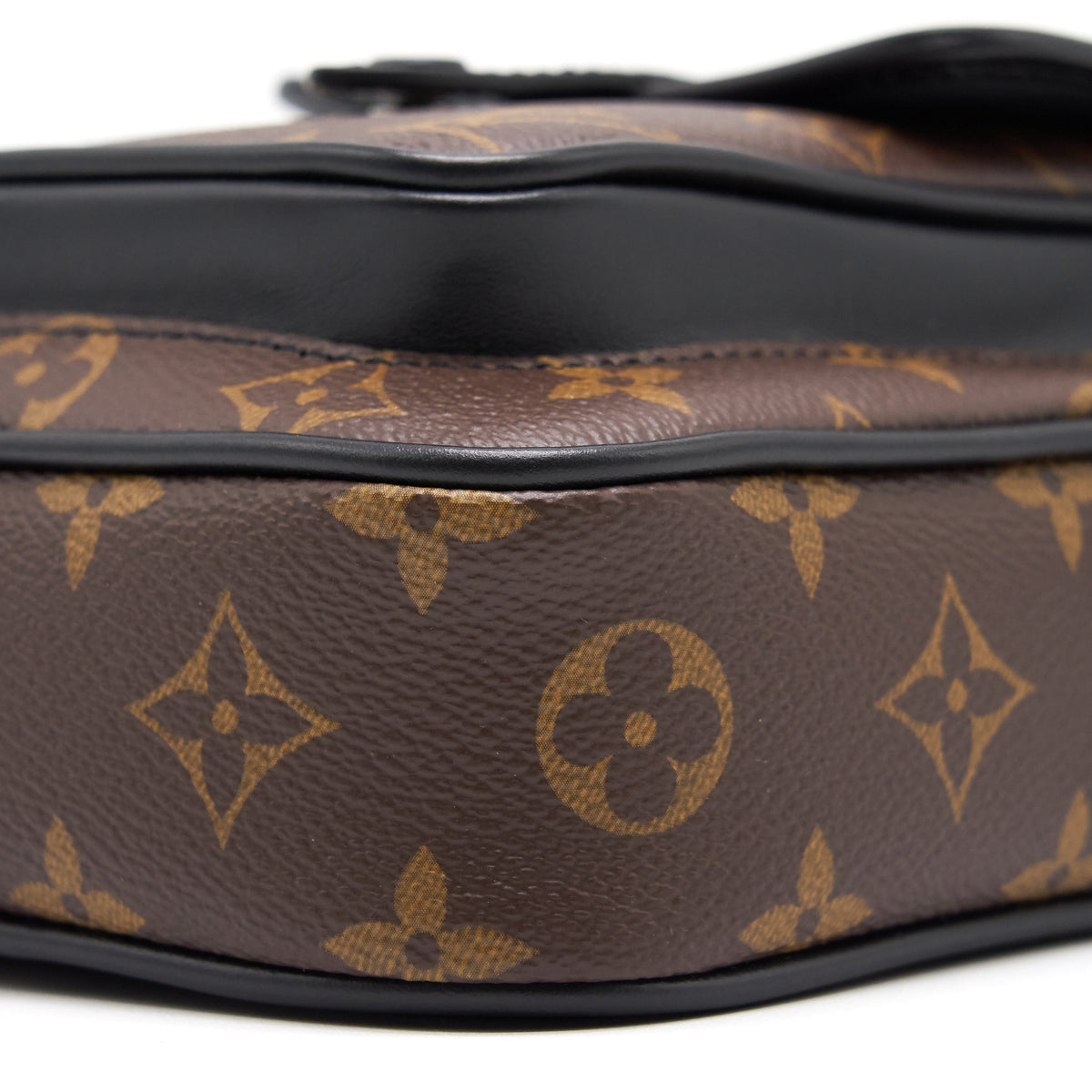 LOUIS VUITTON CHRISTOPHER WEARABLE WALLET