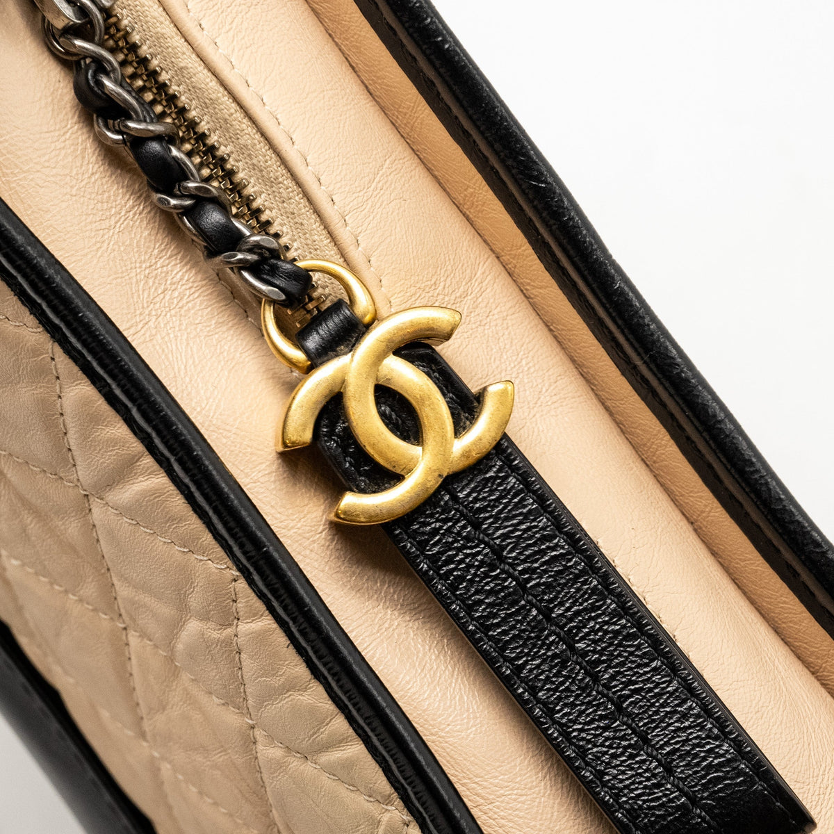 CHANEL SMALL GABRIELLE HOBO BAG AGED CALFSKIN BEIGE / BLACK MULTICOLOUR HARDWARE