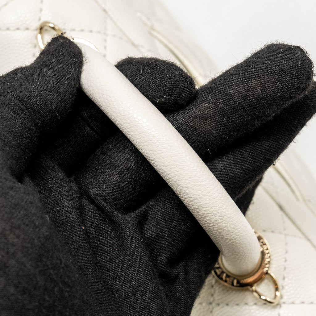 CHANEL MINI COCO HANDLE CAVIAR WHITE LGHW (MICROCHIP)