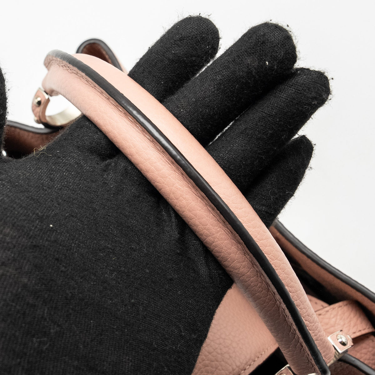LOUIS VUITTON CAPUCINES MM TAURILLON PINK SHW