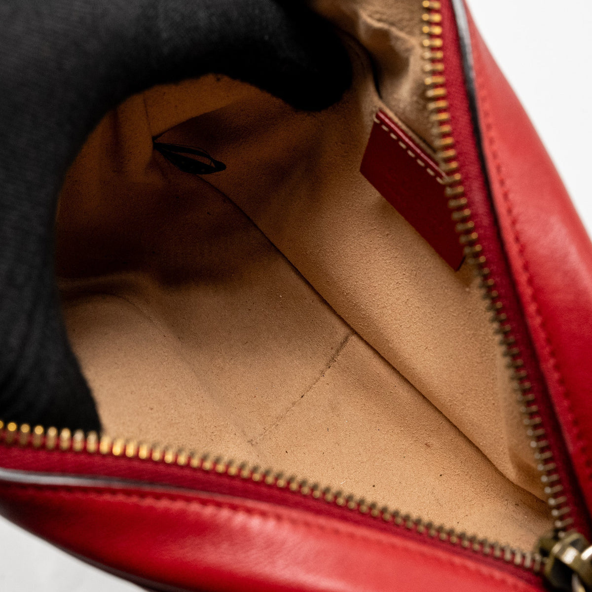 GUCCI GG MARMONT MATELASSE CAMERA BAG RED LEATHER RED GHW