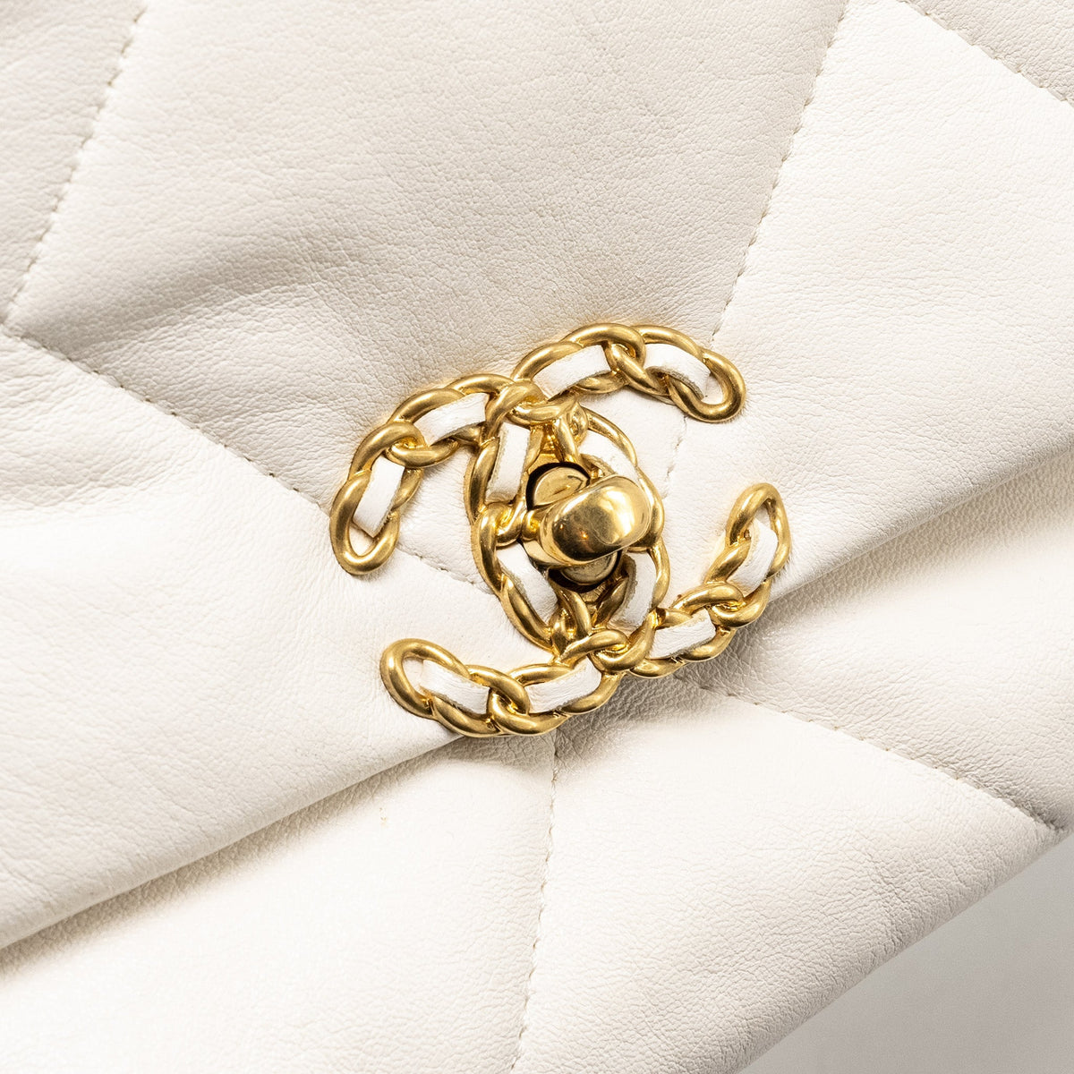 CHANEL SMALL 19 BAG LAMBSKIN WHITE MULTICOLOUR HARDWARE