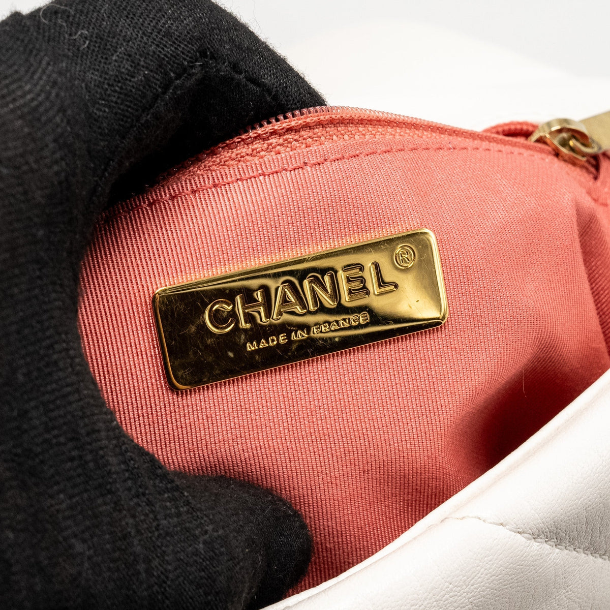 CHANEL SMALL 19 BAG LAMBSKIN WHITE MULTICOLOUR HARDWARE
