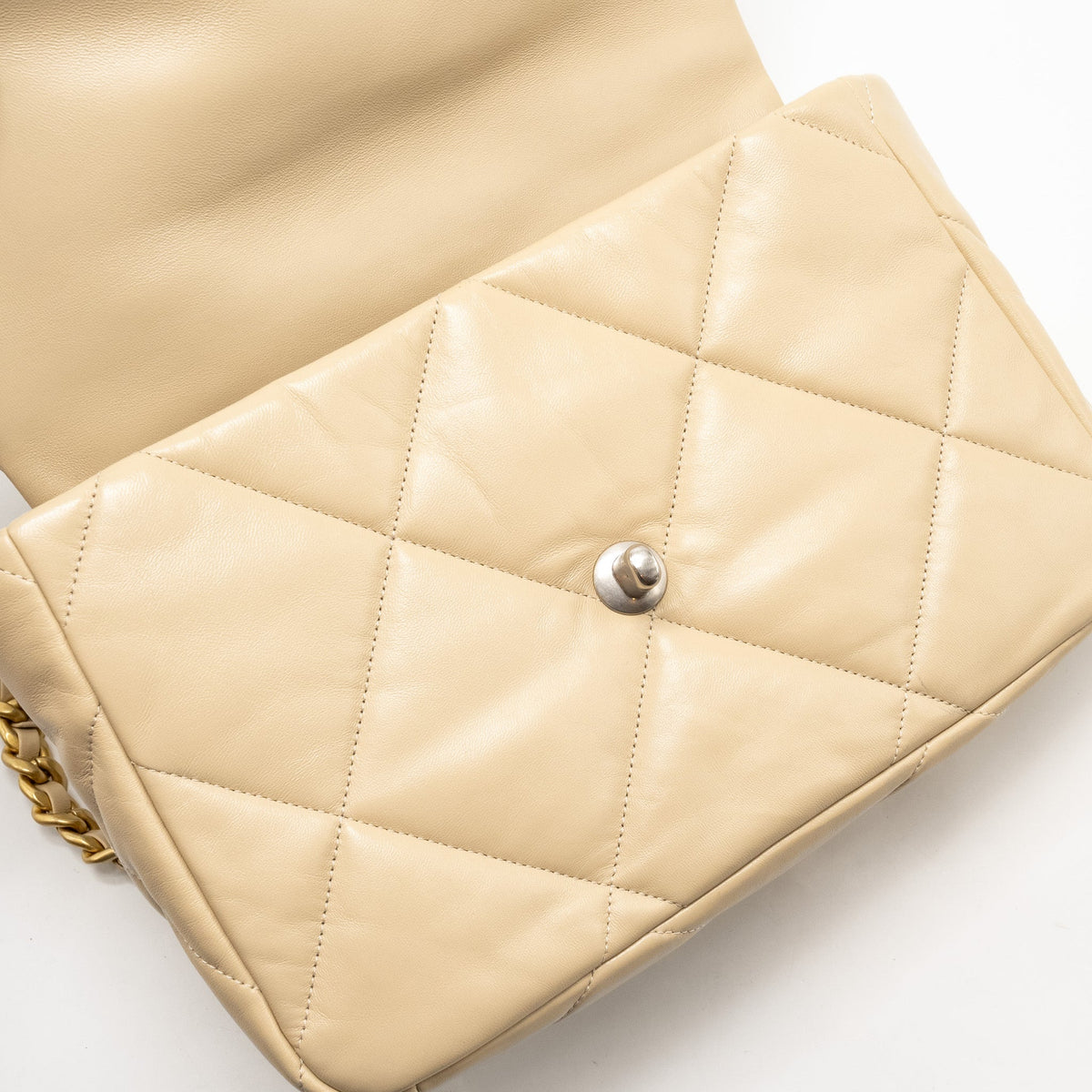 CHANEL LARGE 19 BAG LAMBSKIN LIGHT BEIGE MULTICOLOUR HARDWARE (MICROCHIP)
