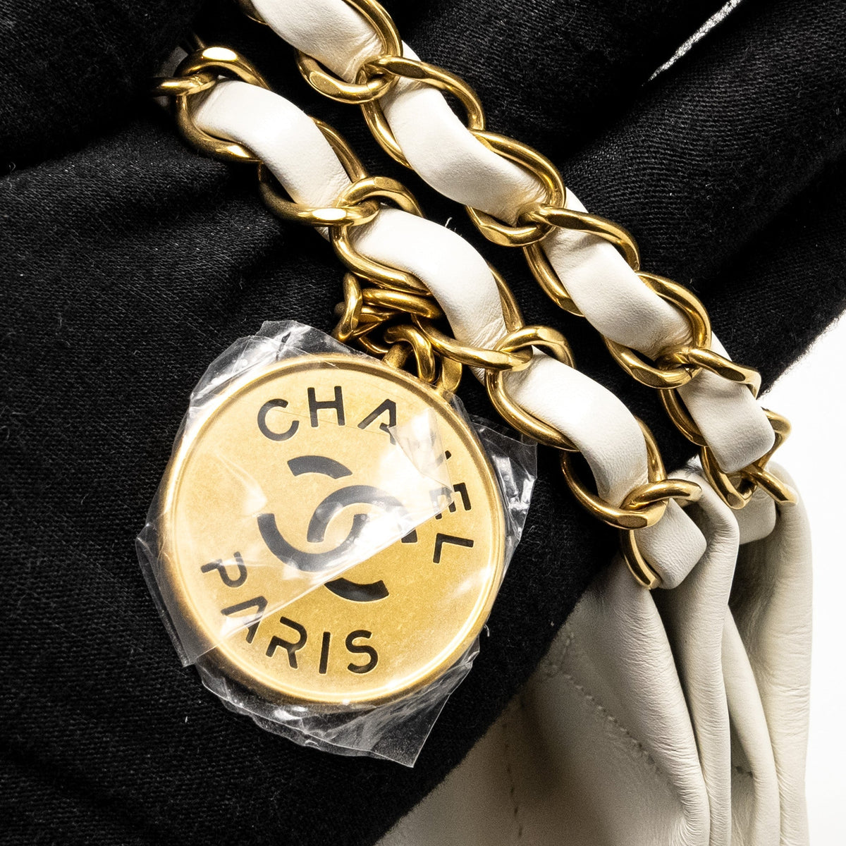 CHANEL MEDIUM 22 BAG CALFSKIN WHITE GHW (MICROCHIP)