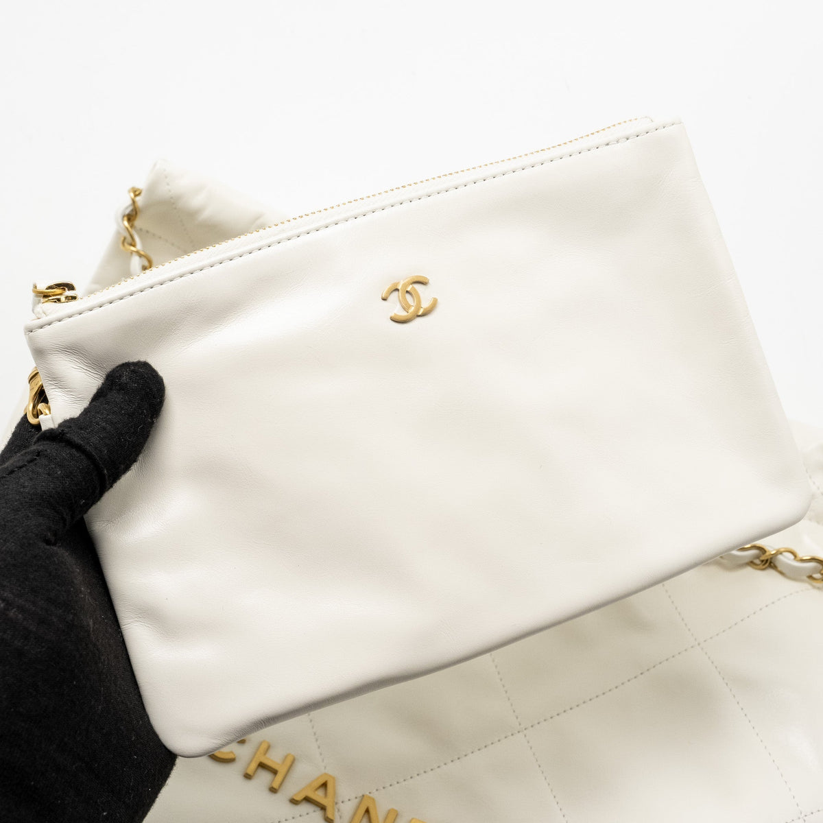 CHANEL MEDIUM 22 BAG CALFSKIN WHITE GHW (MICROCHIP)