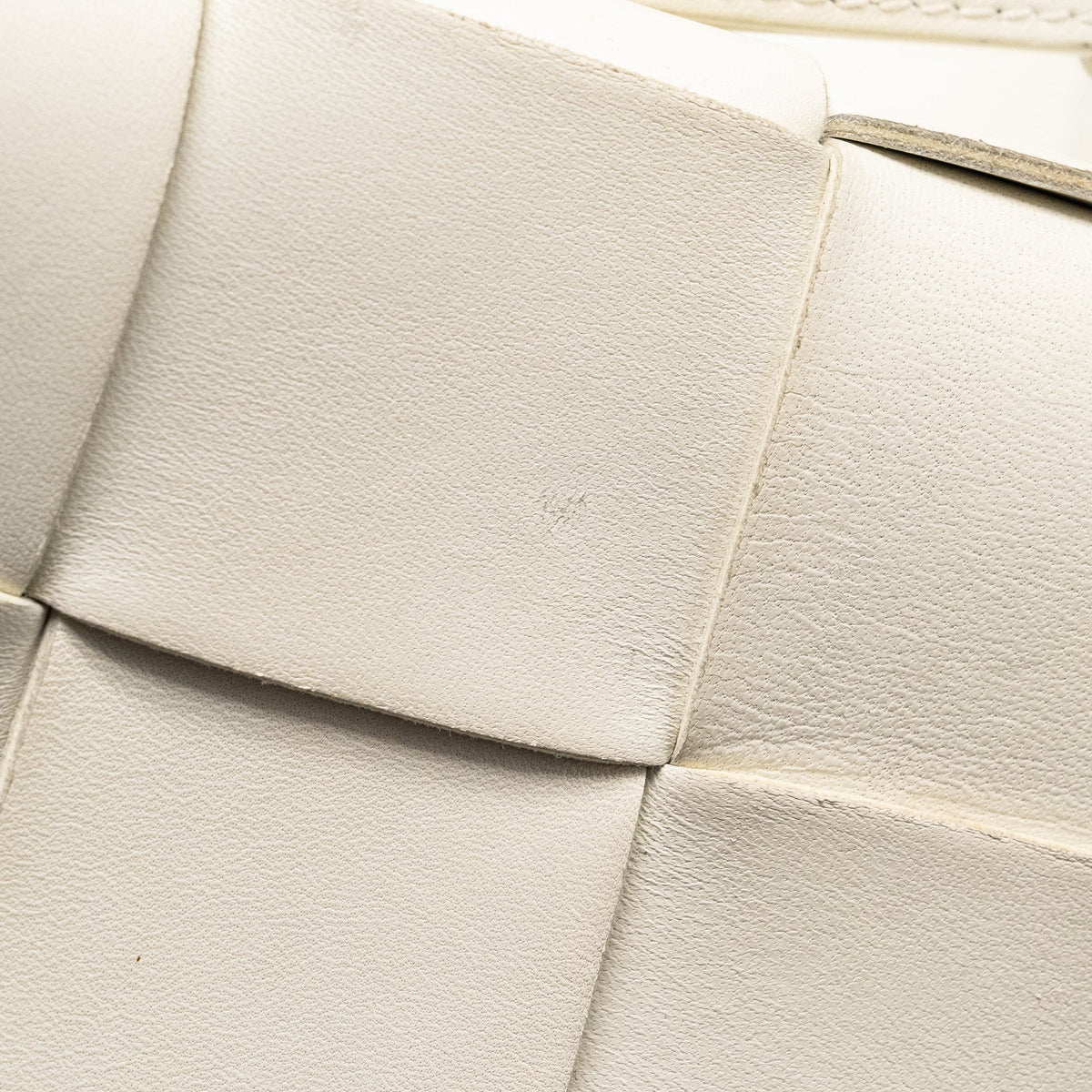 BOTTEGA VENETA SMALL CASSETTE BAG LAMBSKIN WHITE SHW