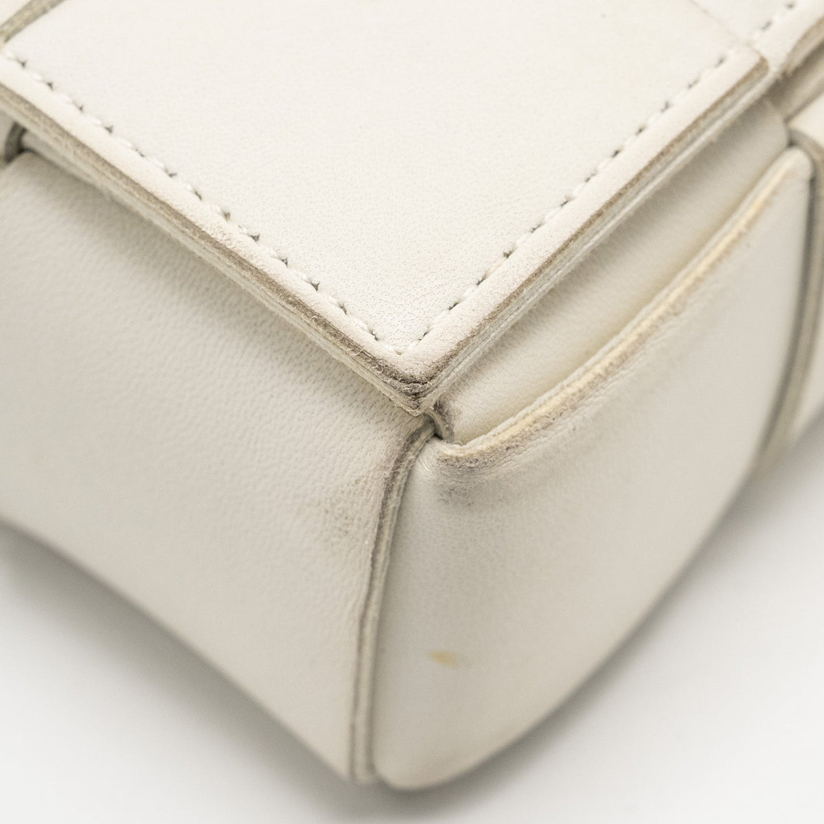 BOTTEGA VENETA SMALL CASSETTE BAG LAMBSKIN WHITE SHW