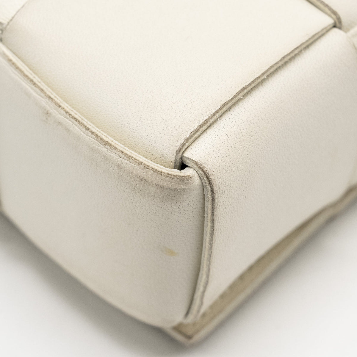 BOTTEGA VENETA SMALL CASSETTE BAG LAMBSKIN WHITE SHW