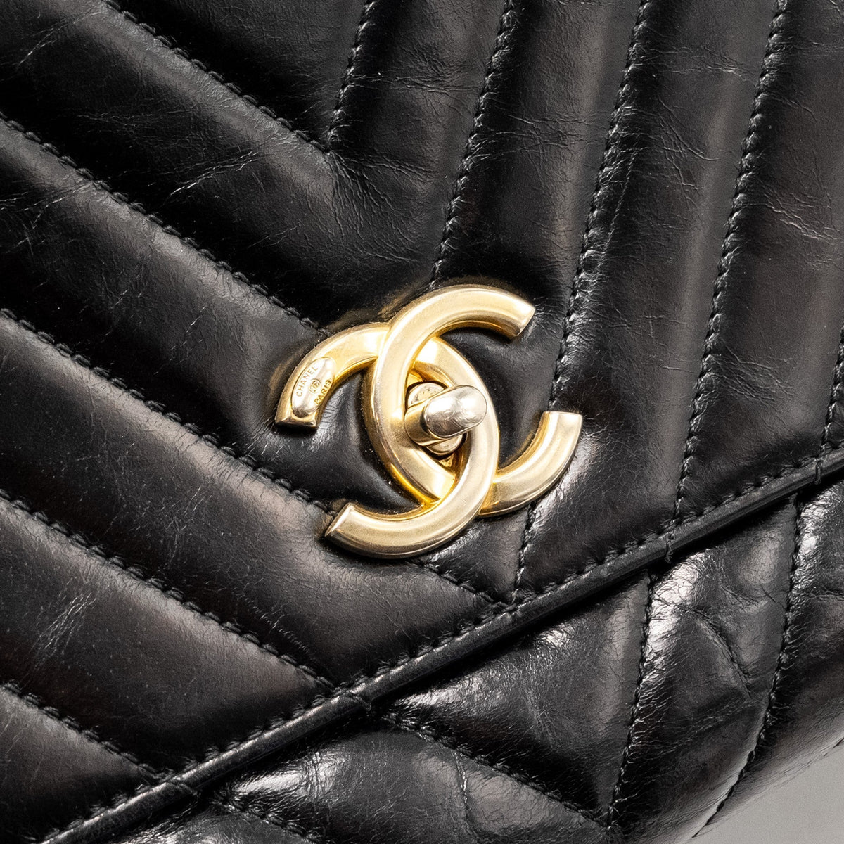 CHANEL MEDIUM COCO HANDLE CHEVRON CALFSKIN BLACK GHW