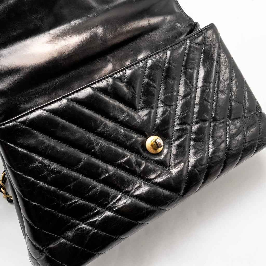 CHANEL MEDIUM COCO HANDLE CHEVRON CALFSKIN BLACK GHW