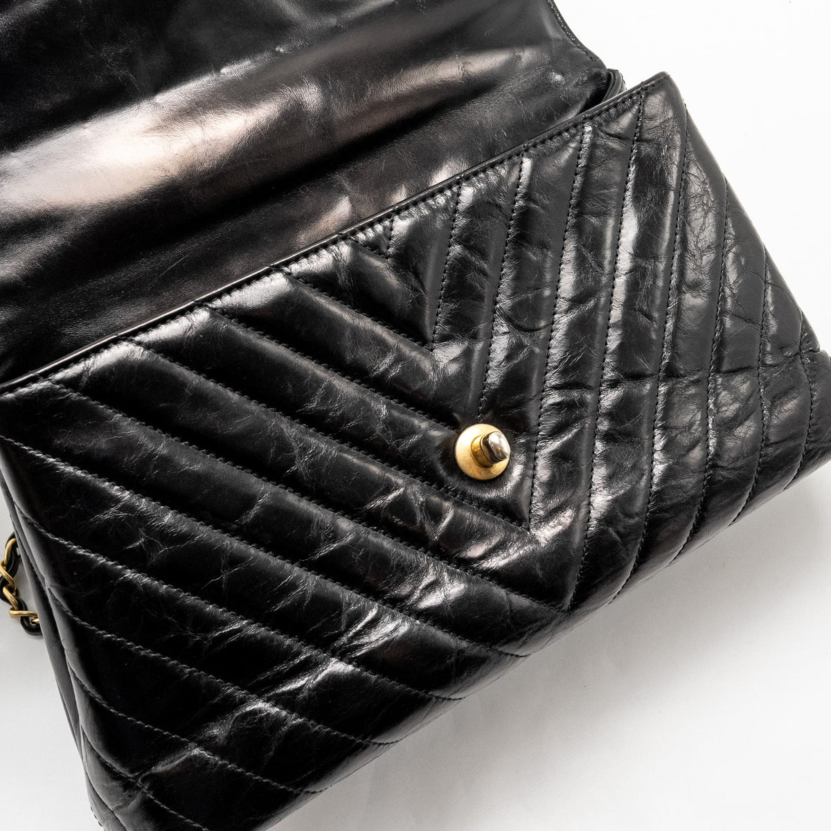 CHANEL MEDIUM COCO HANDLE CHEVRON CALFSKIN BLACK GHW