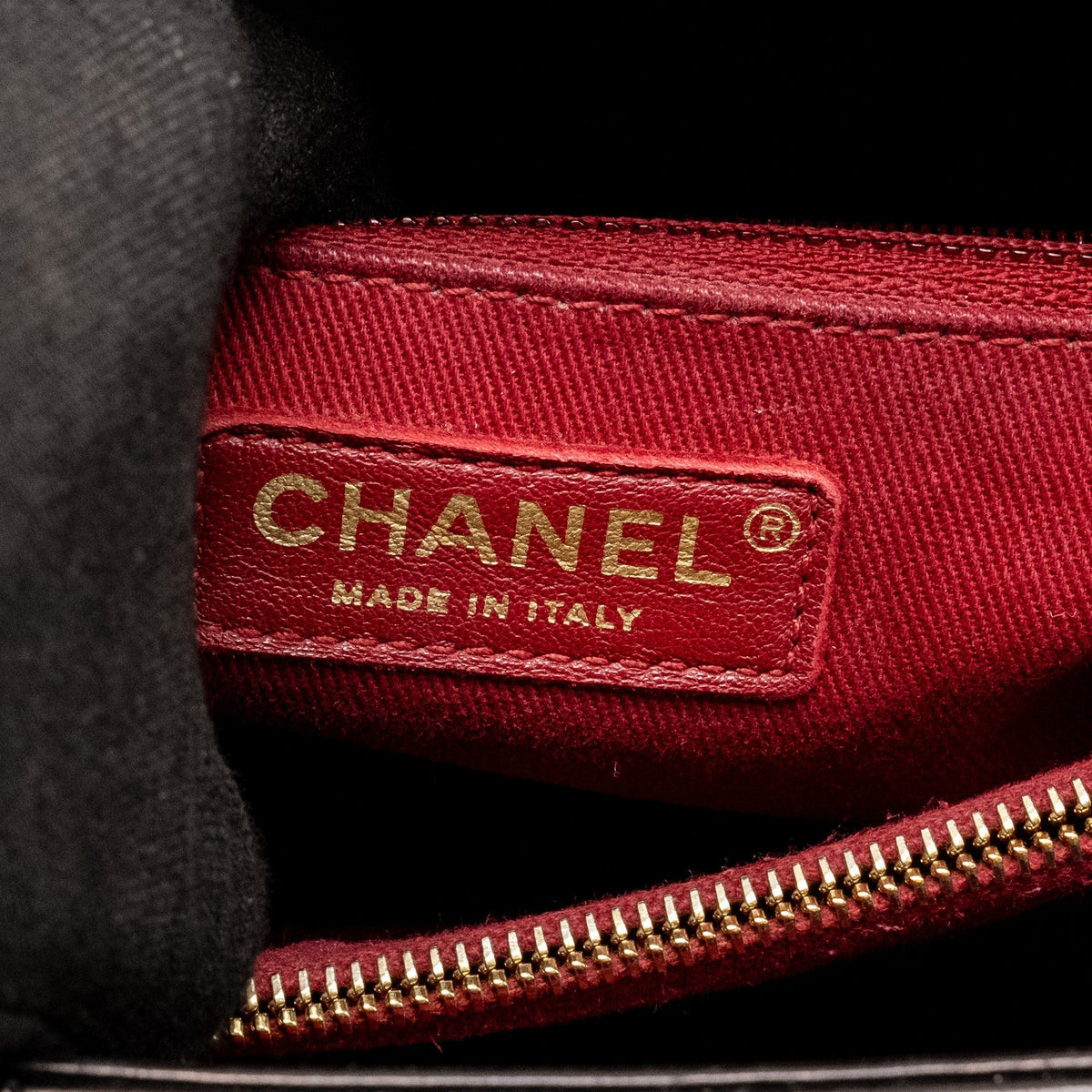 CHANEL MEDIUM COCO HANDLE CHEVRON CALFSKIN BLACK GHW