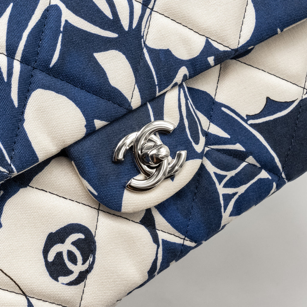 CHANEL MEDIUM LIMITED EDITION FLORA PRINTED CLASSIC FLAP BAG SILK BLUE/WHITE SHW (MICROCHIP)