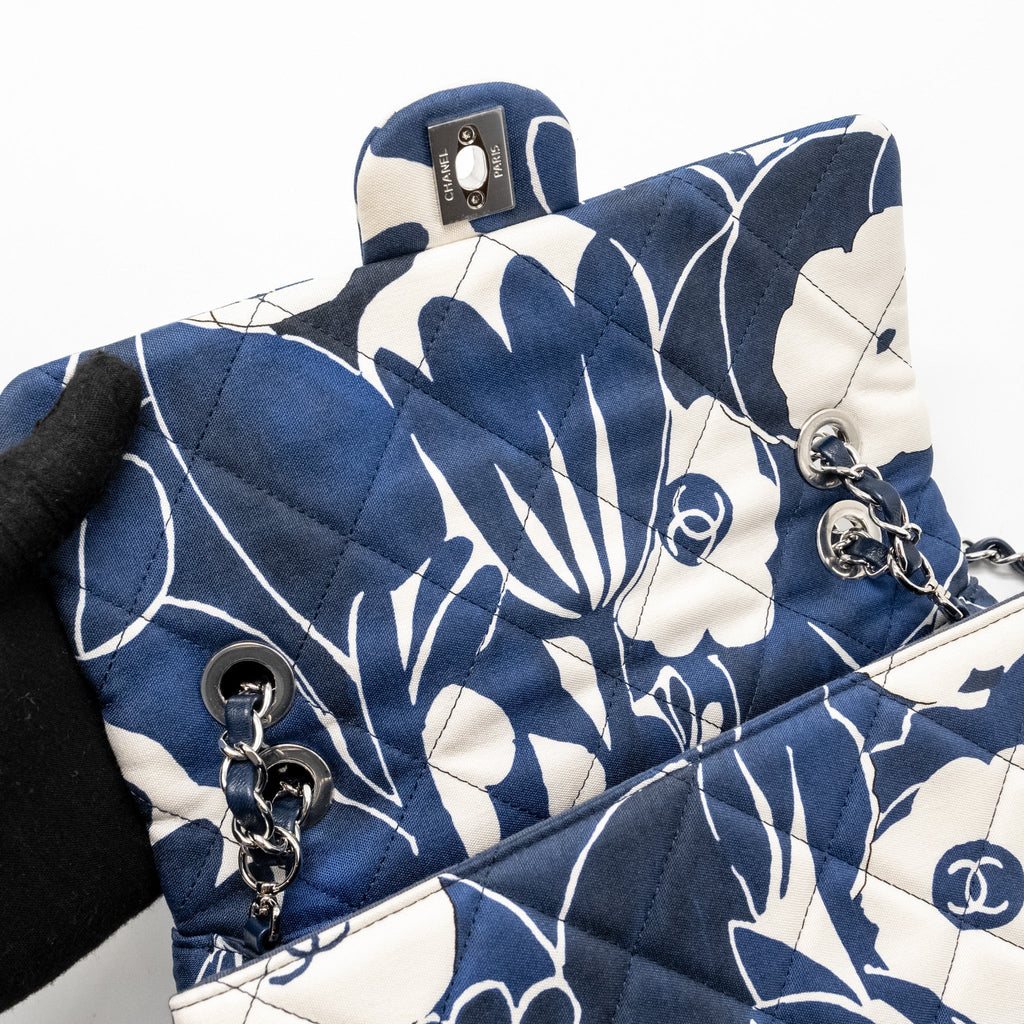 CHANEL MEDIUM LIMITED EDITION FLORA PRINTED CLASSIC FLAP BAG SILK BLUE/WHITE SHW (MICROCHIP)