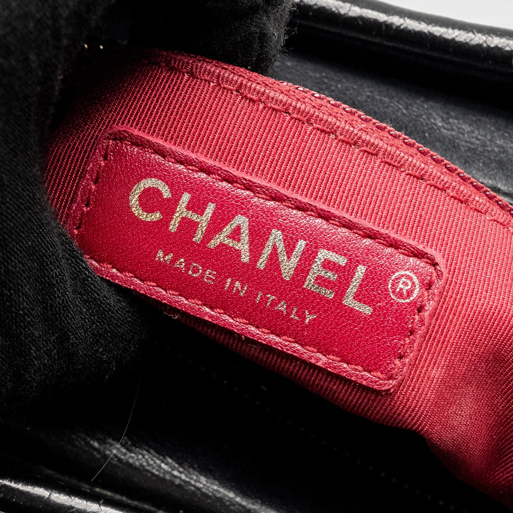 CHANEL SMALL CHEVRON GABRIELLE HOBO BAG CALFSKIN BLACK MULTICOLOUR HARDWARE