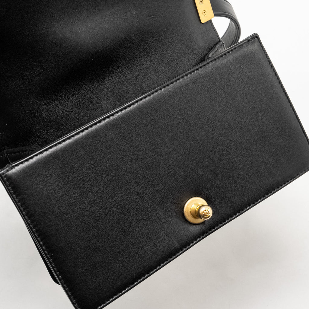 CHANEL SMALL BOY BAG CALFSKIN BLACK GHW (MICROCHIP)