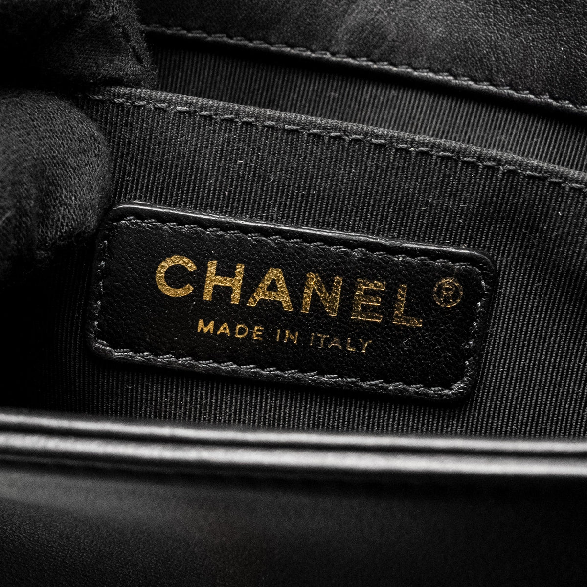CHANEL SMALL BOY BAG CALFSKIN BLACK GHW (MICROCHIP)